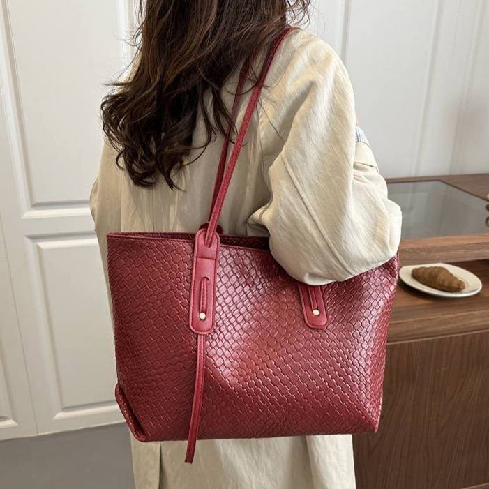 Iska Tote
