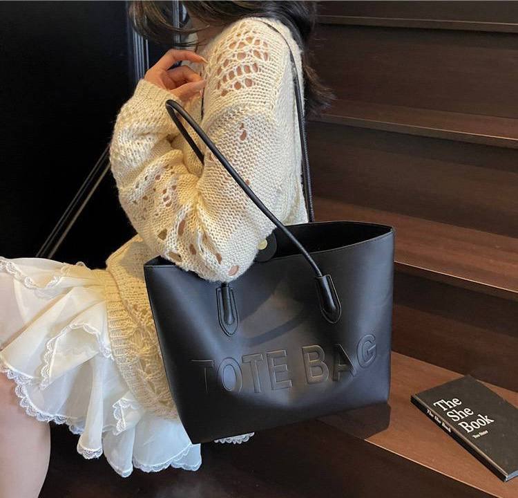 Caly Tote