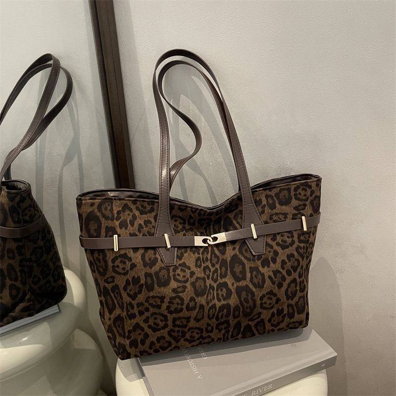 Dria Tote