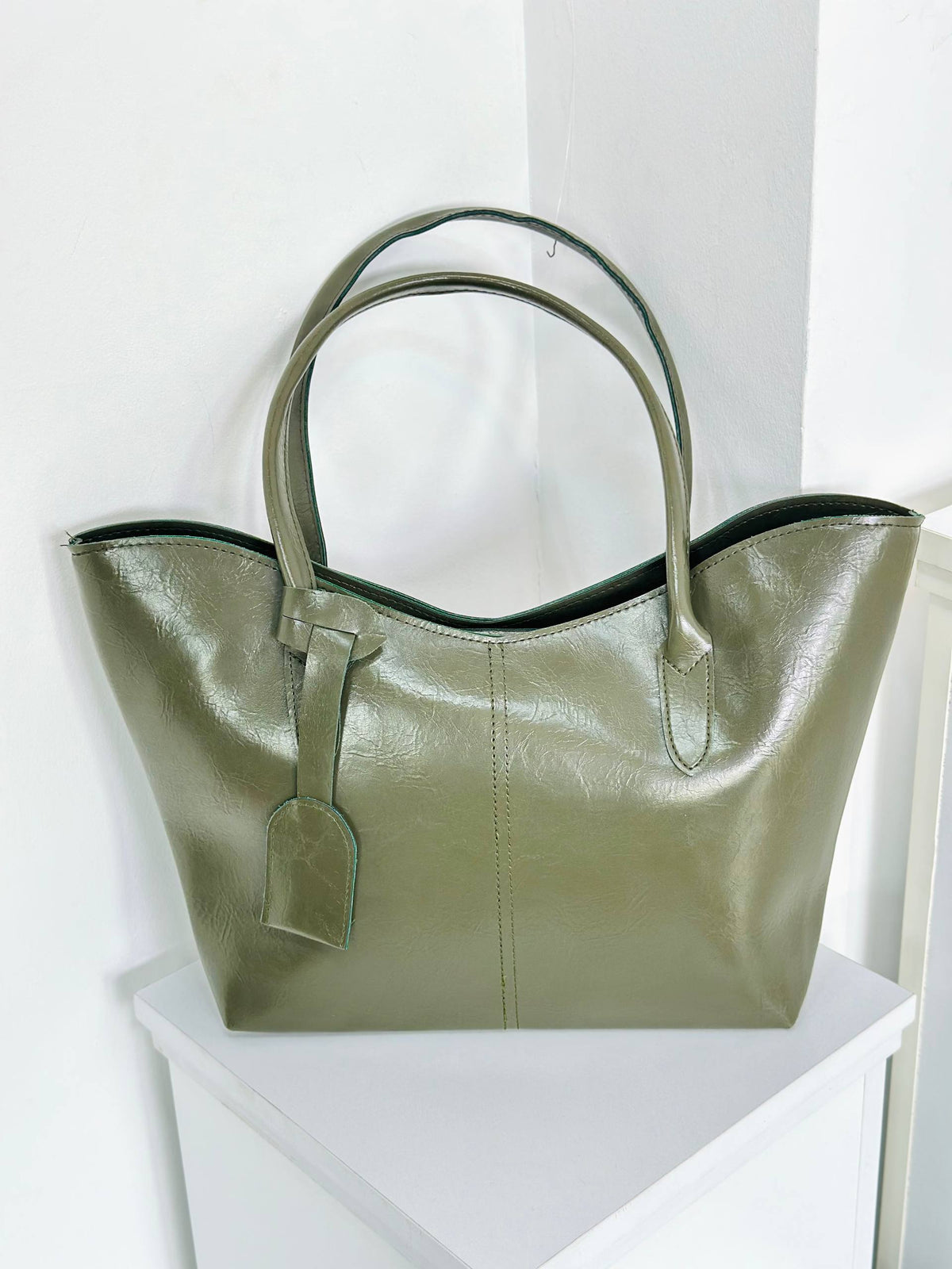 Taveiie Tote