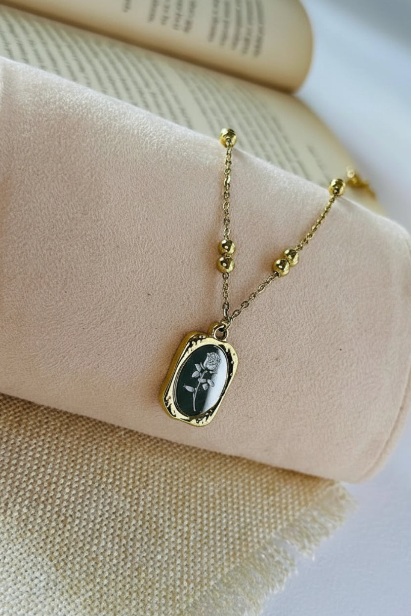 Victoria necklace