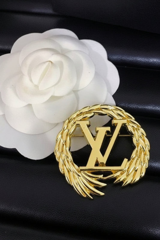 Lv Brooch