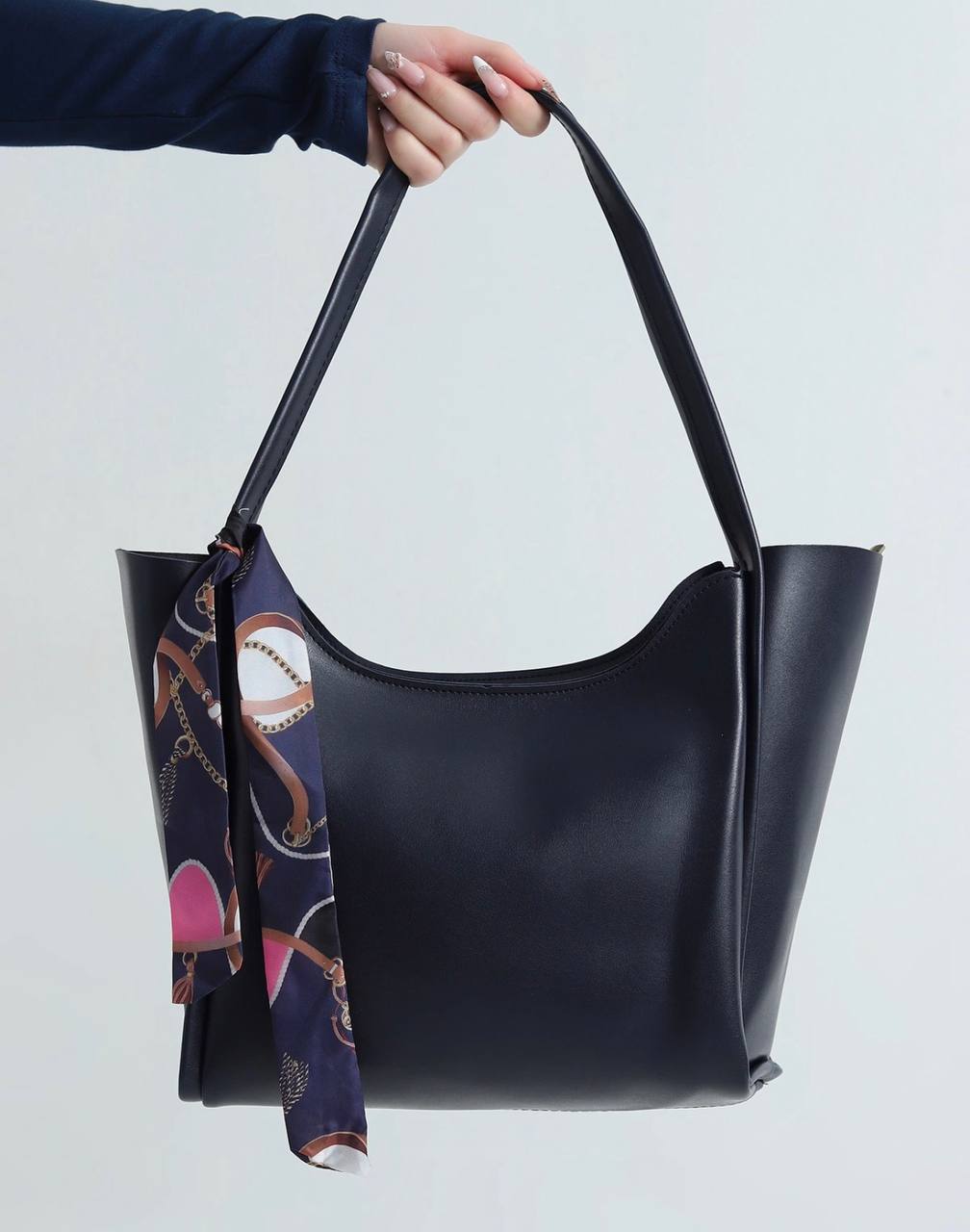 Vela Tote