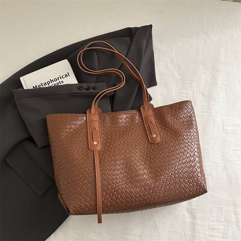 Iska Tote