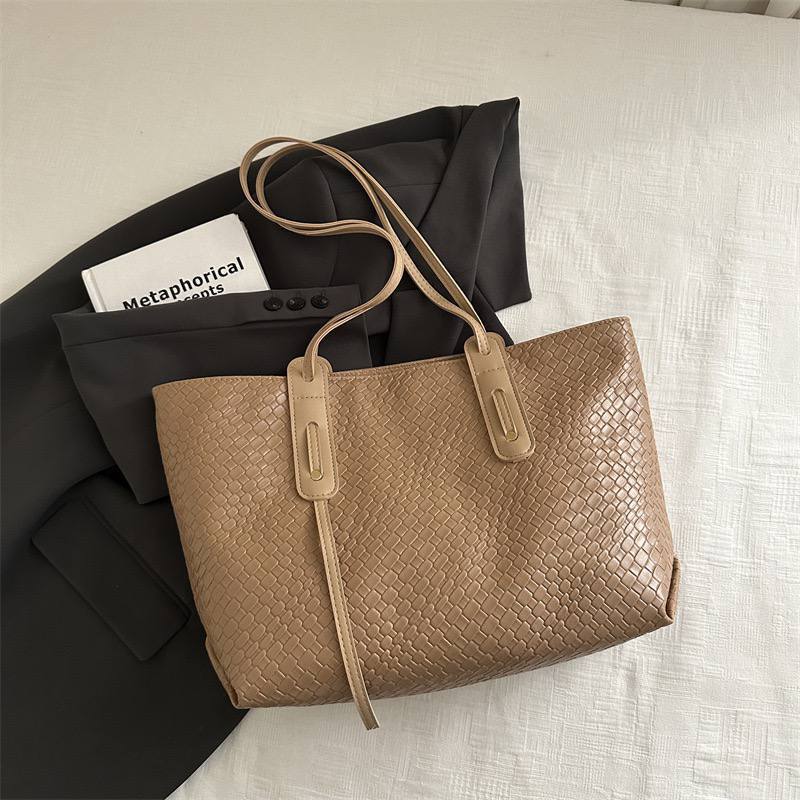 Iska Tote