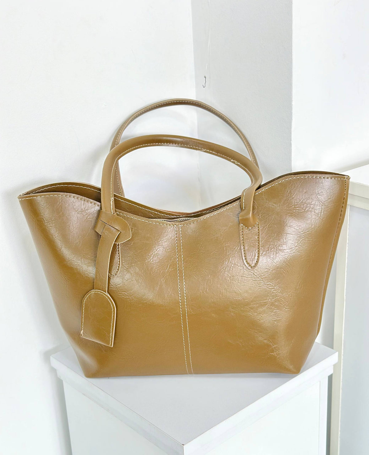 Taveiie Tote